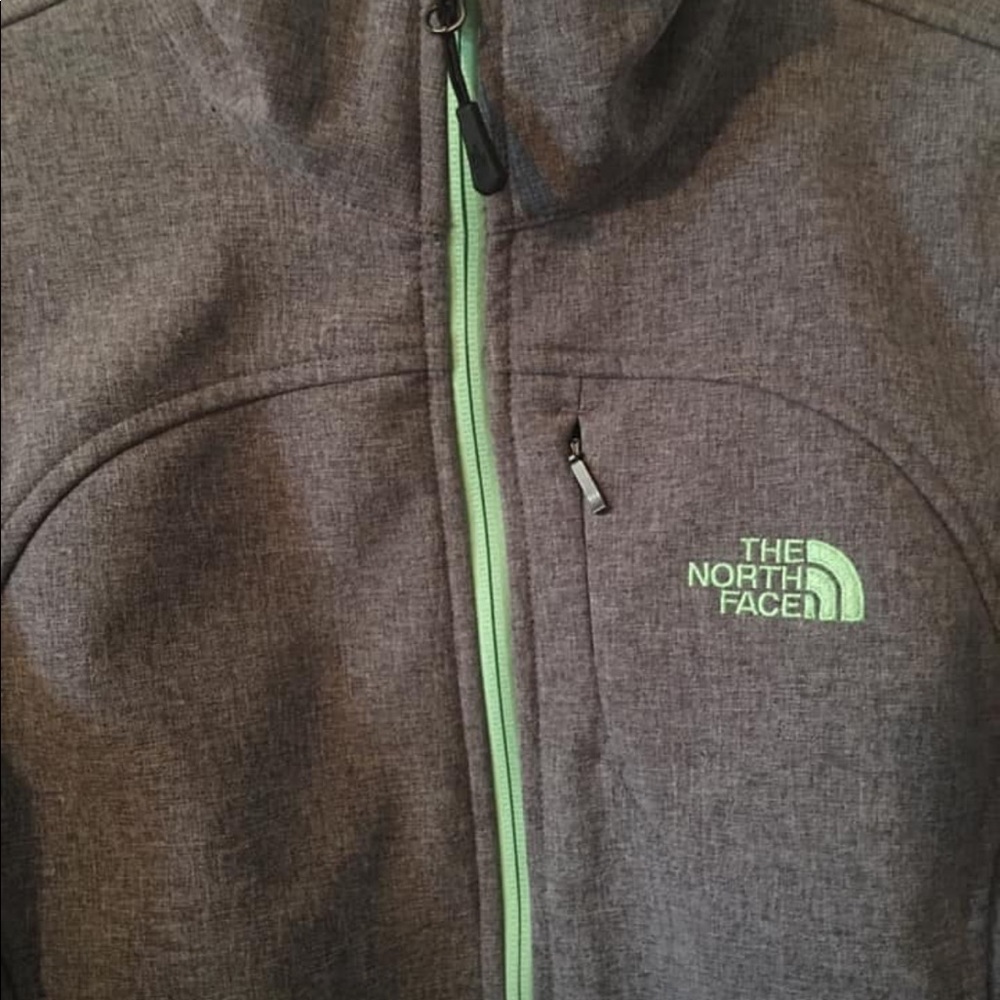 THE NORTH FACE WOMEN’S APEX BIONIC JACKET